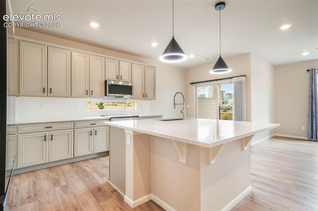Image 14 of 49: Kitchen