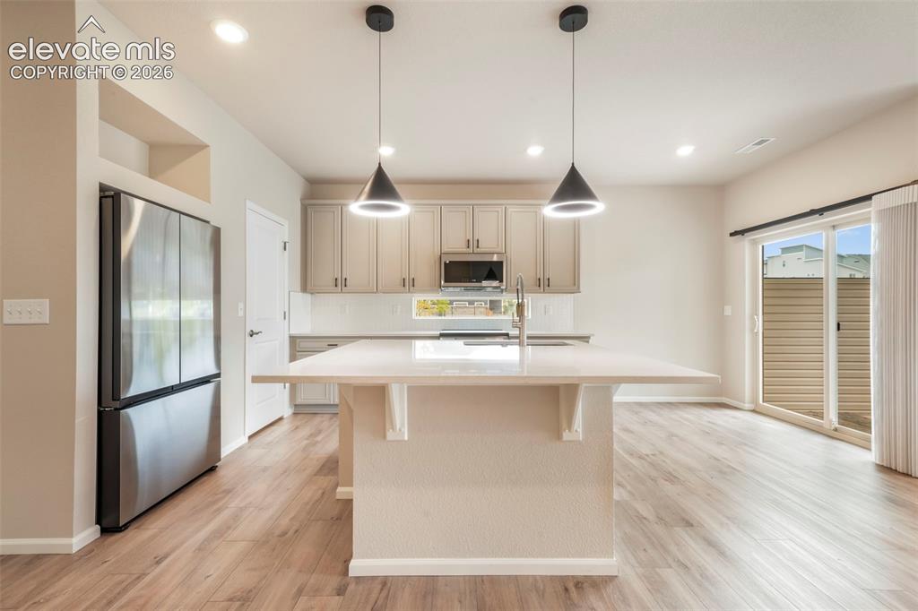 Image 15 of 49: Kitchen