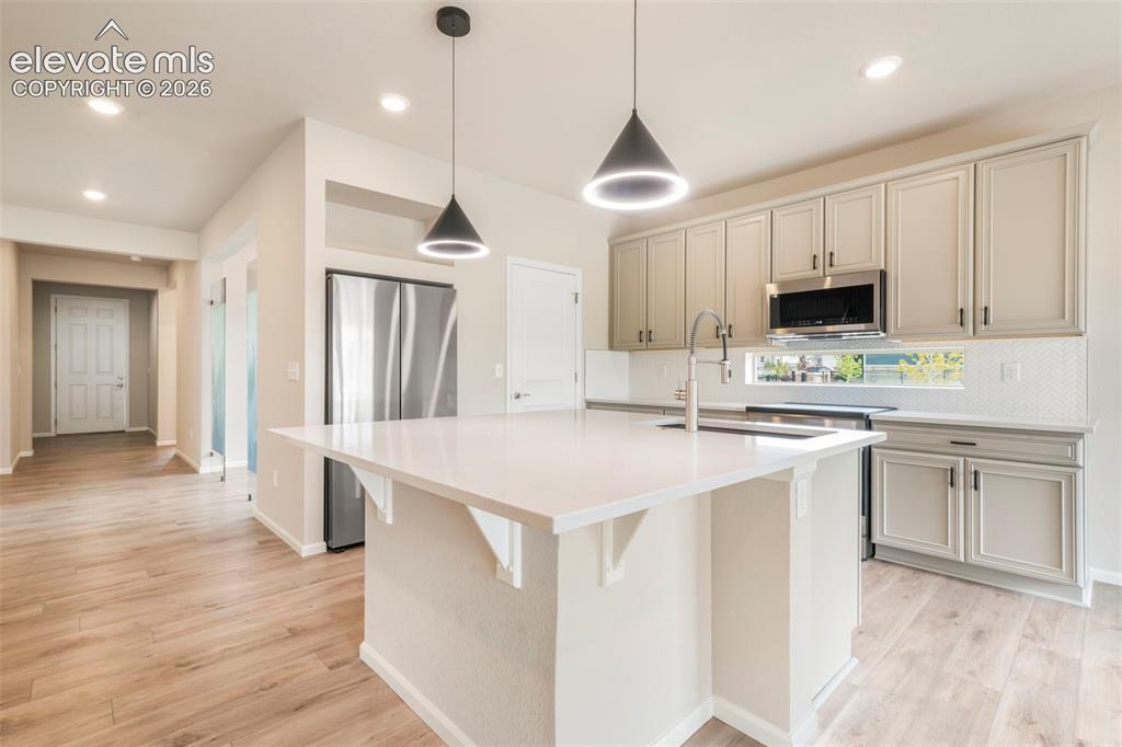 Image 16 of 49: Kitchen