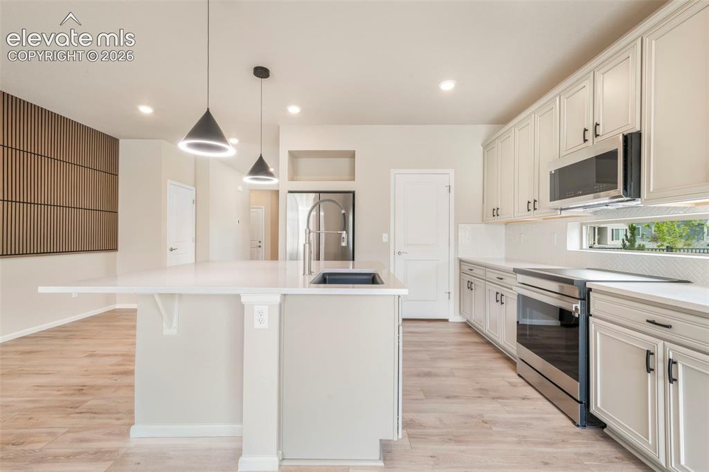 Image 17 of 49: Kitchen