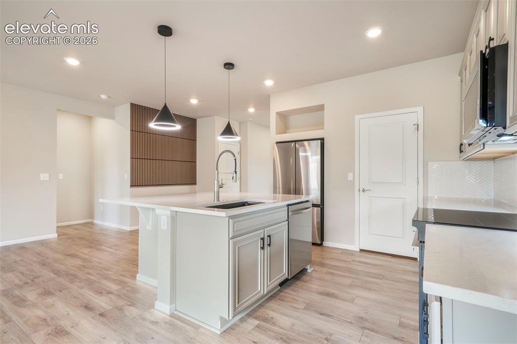 Image 18 of 49: Kitchen