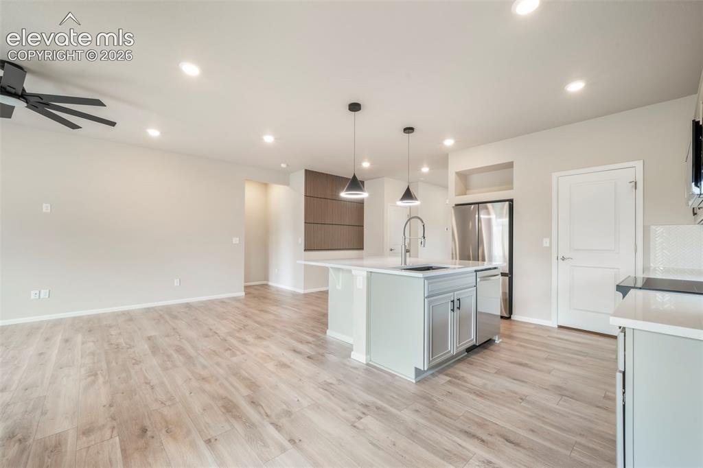 Image 19 of 49: Kitchen