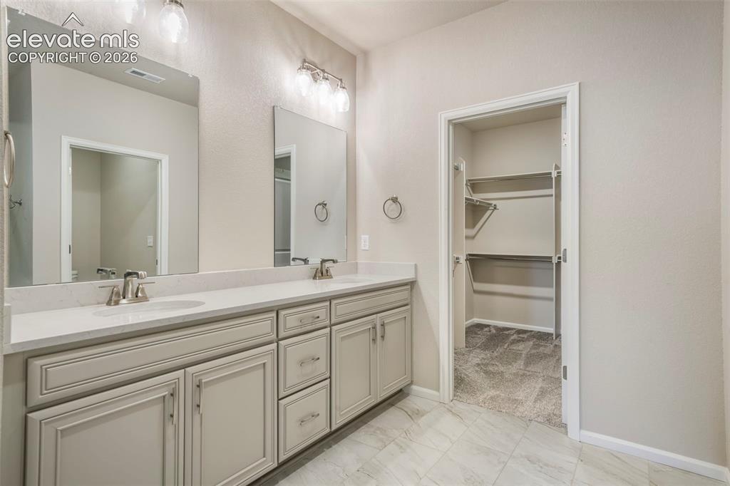 Image 40 of 49: Bathroom