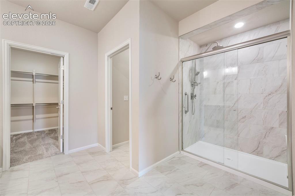 Image 42 of 49: Bathroom