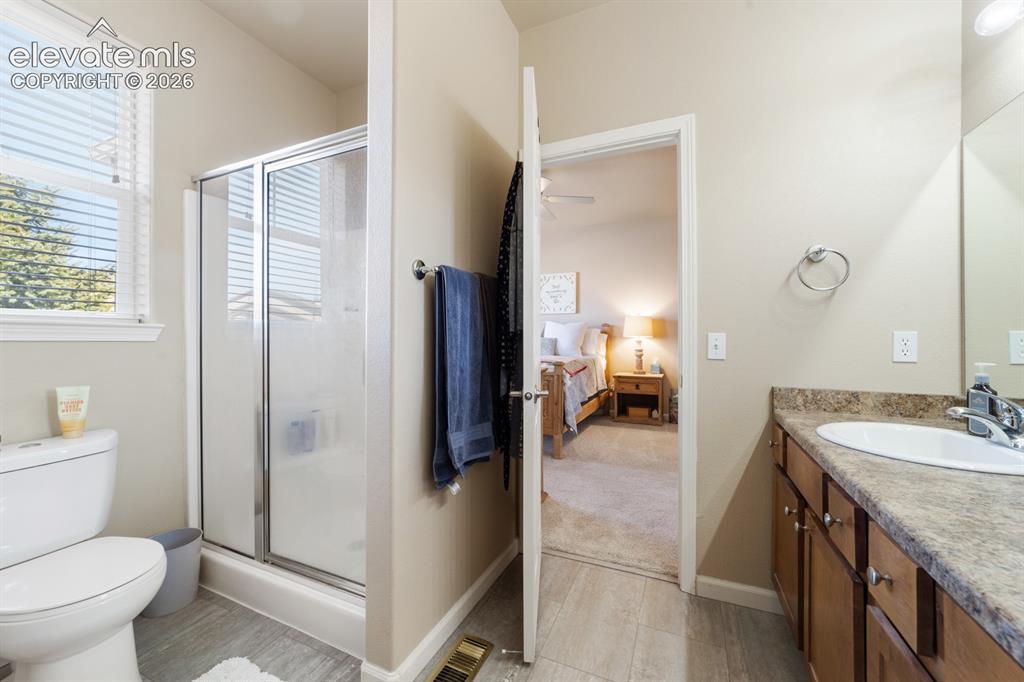 Image 15 of 24: Bathroom