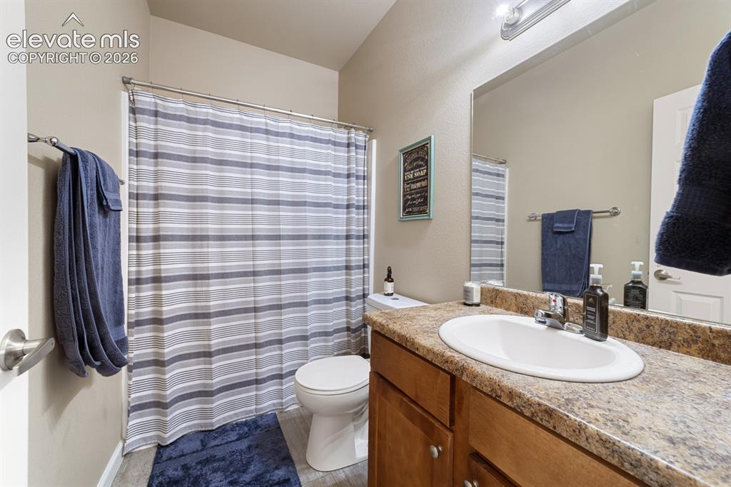 Image 17 of 24: Bathroom