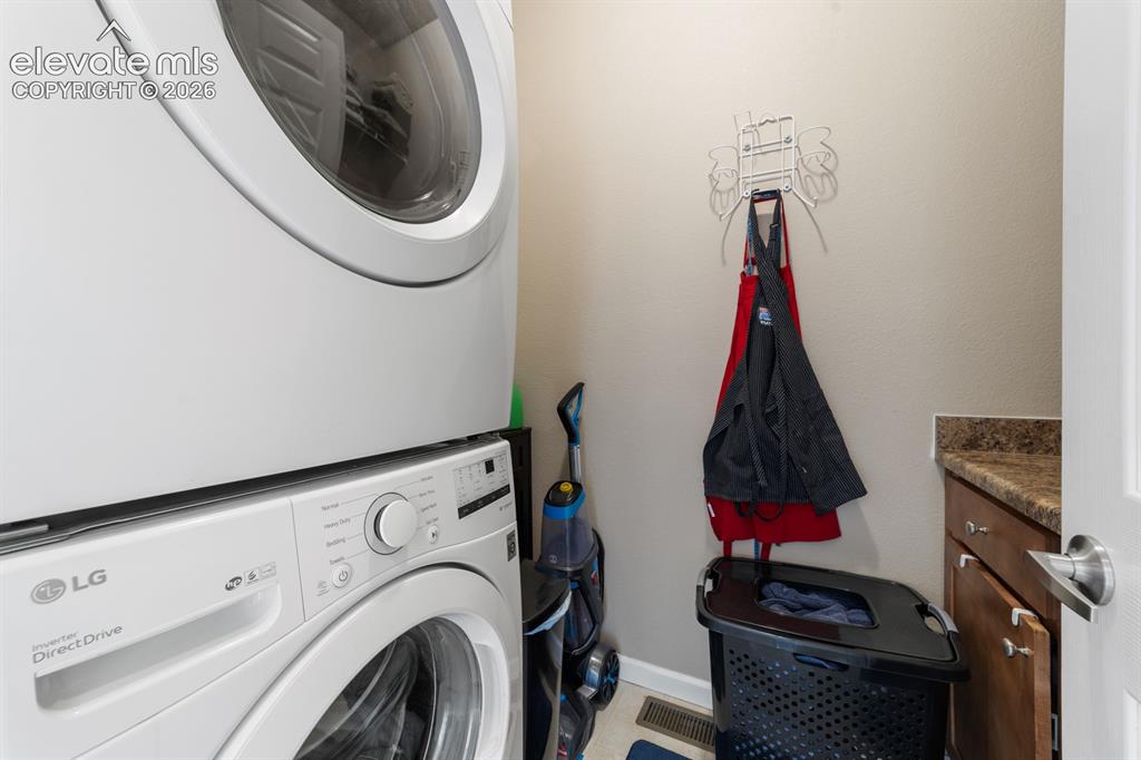 Image 22 of 24: Laundry