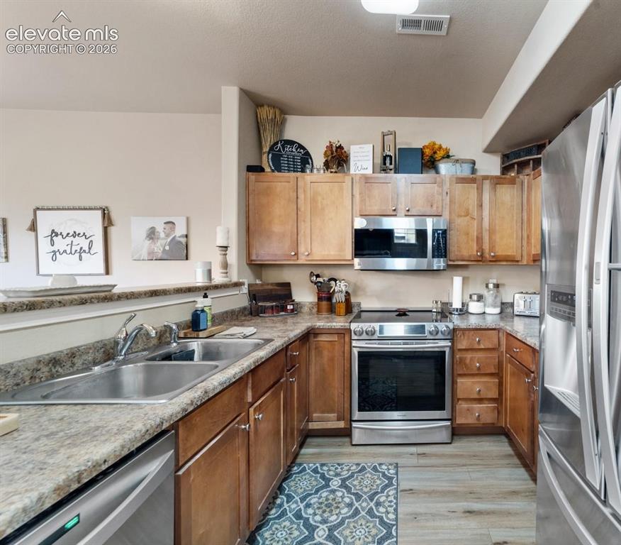Image 8 of 24: Kitchen