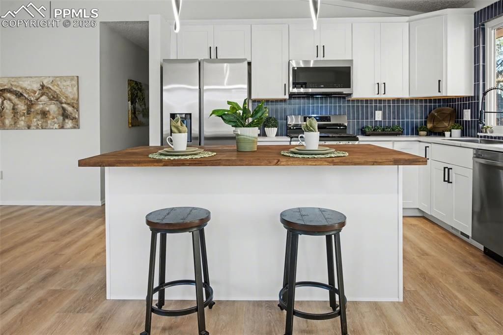 Image 15 of 46: Kitchen