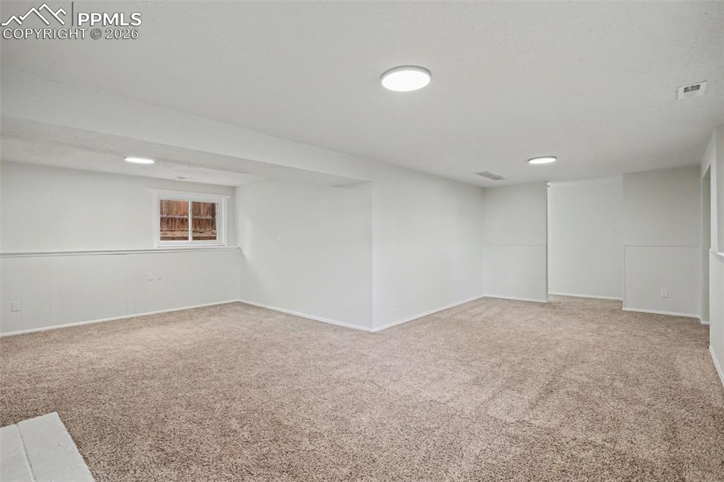 Image 26 of 46: Family Room