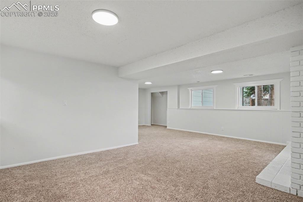 Image 27 of 46: Family Room