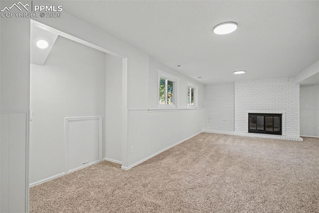 Image 28 of 46: Family Room