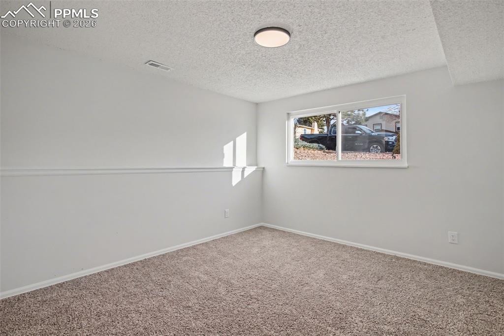 Image 35 of 46: Bedroom