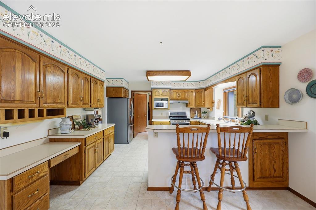 Image 11 of 50: Dining Area