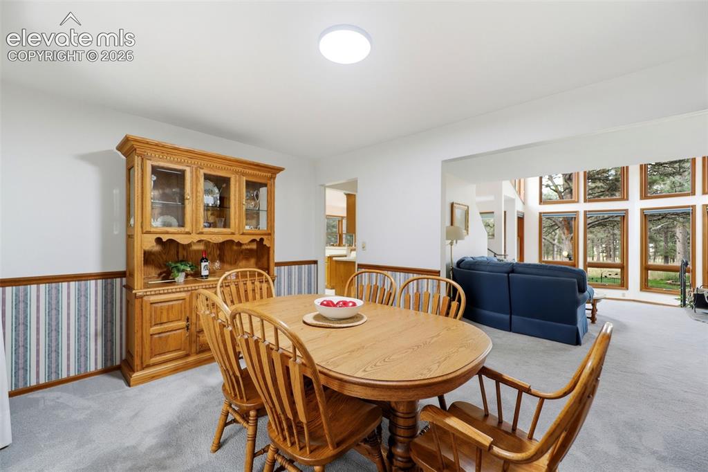 Image 17 of 50: Dining Area