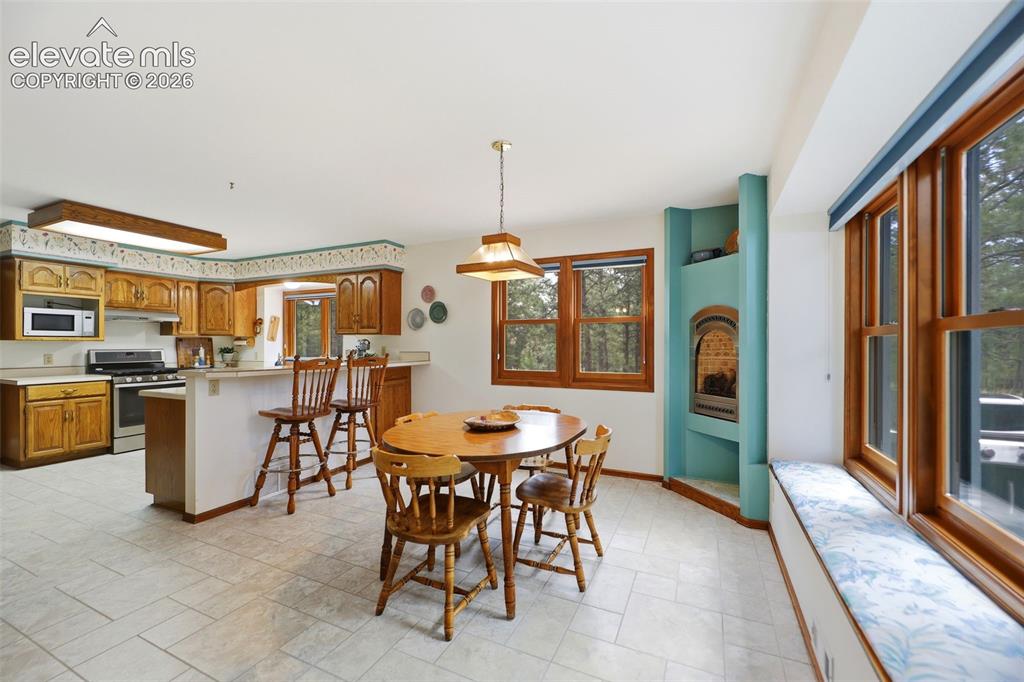 Image 8 of 50: Sun Room