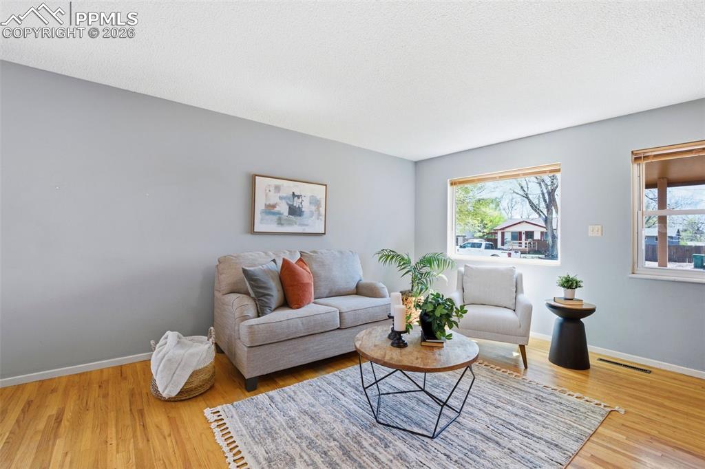 Image 11 of 25: Living Room