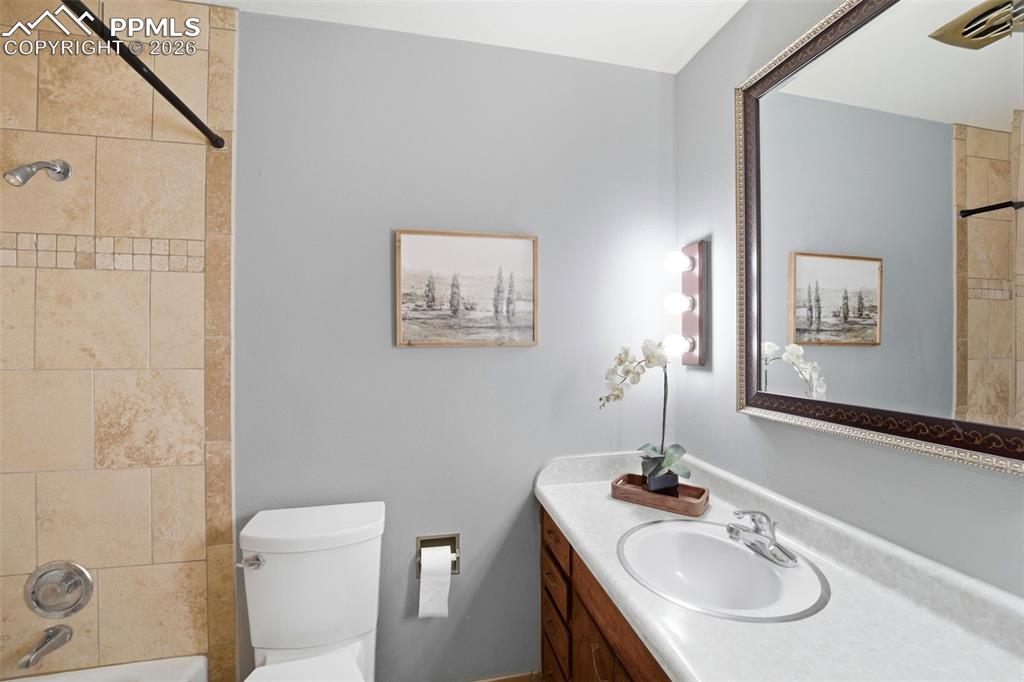 Image 12 of 25: Bathroom