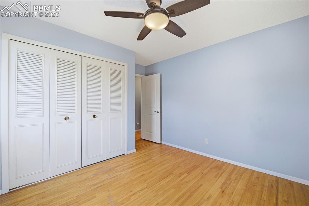 Image 16 of 25: Bedroom