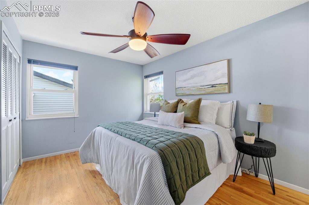 Image 17 of 25: Bedroom