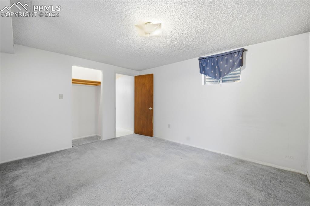 Image 24 of 25: Bedroom