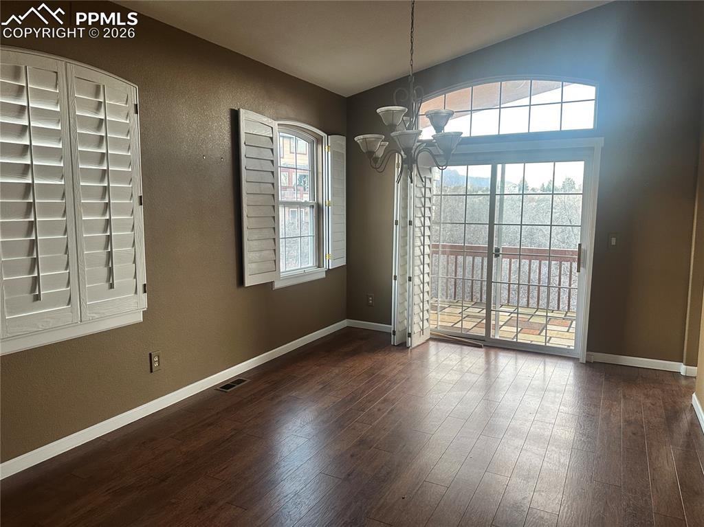 Image 11 of 39: Dining Room