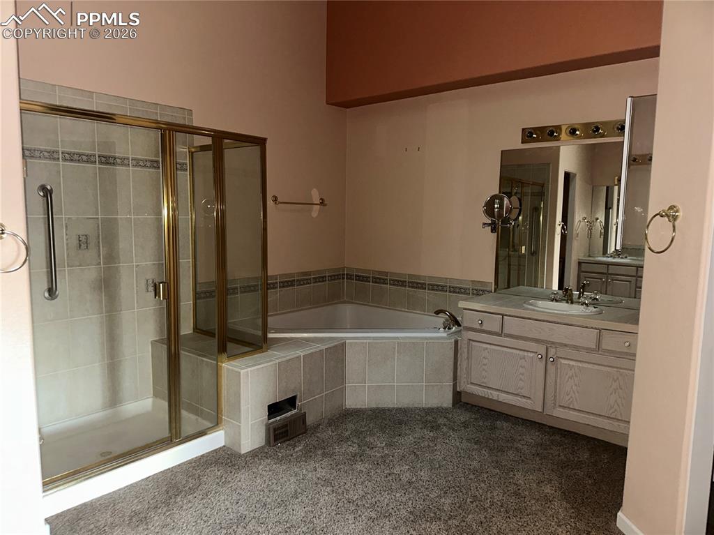 Image 22 of 39: Master Bathroom