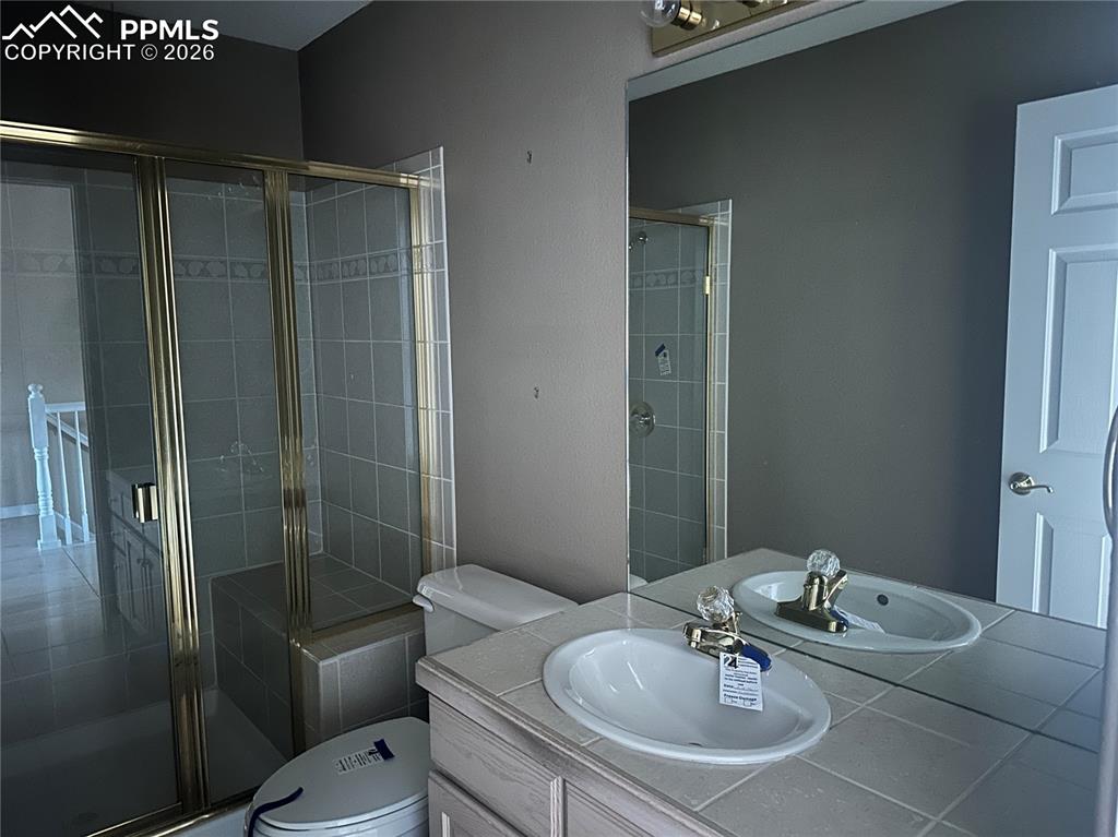 Image 28 of 39: 3/4 Bathroom off of guest bedroom