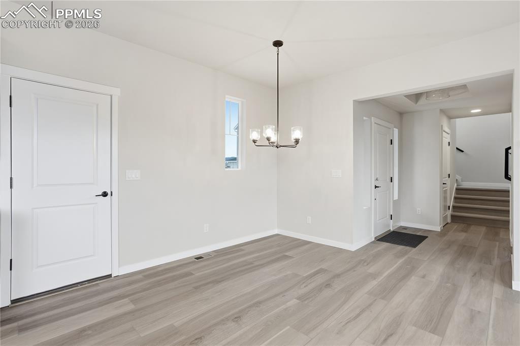 Image 28 of 33: Dining Area