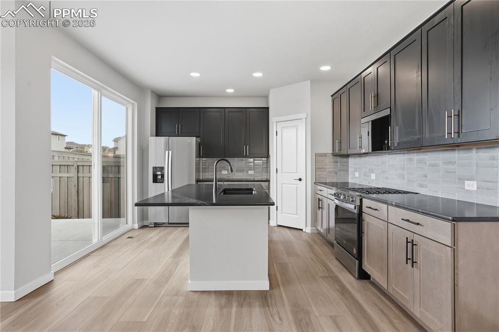 Image 30 of 33: Kitchen