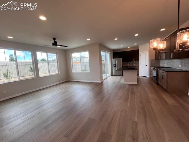 Image 5 of 16: Living Room