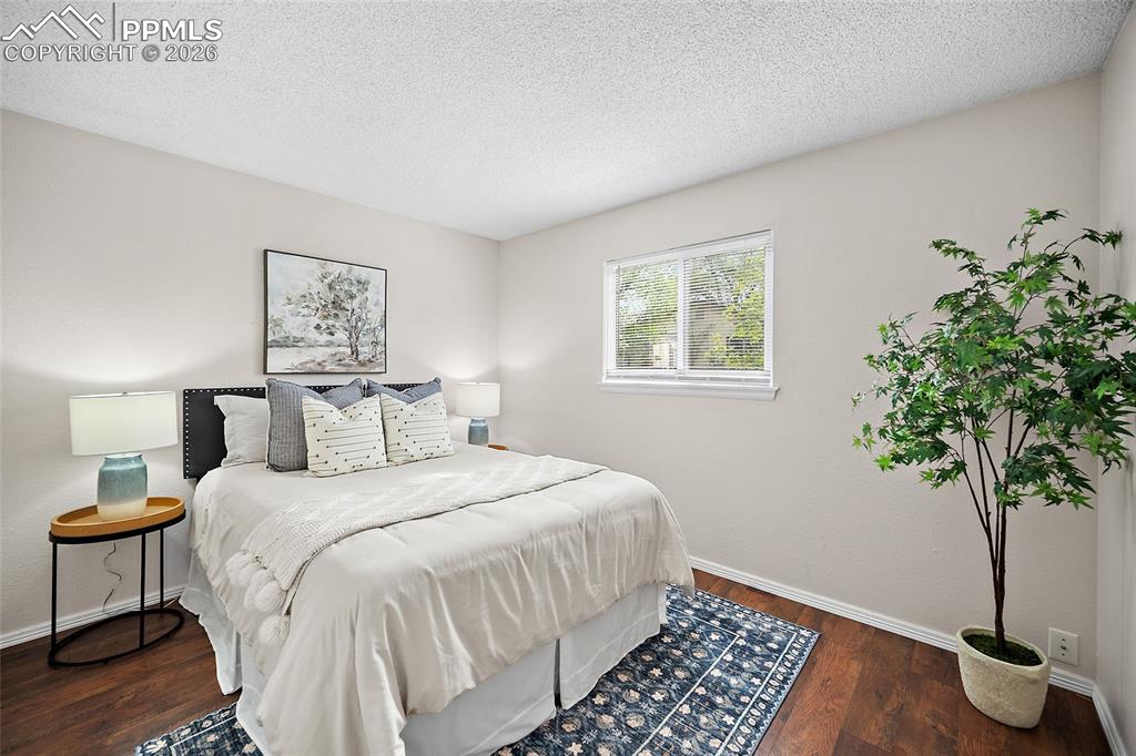 Image 10 of 35: Bedroom