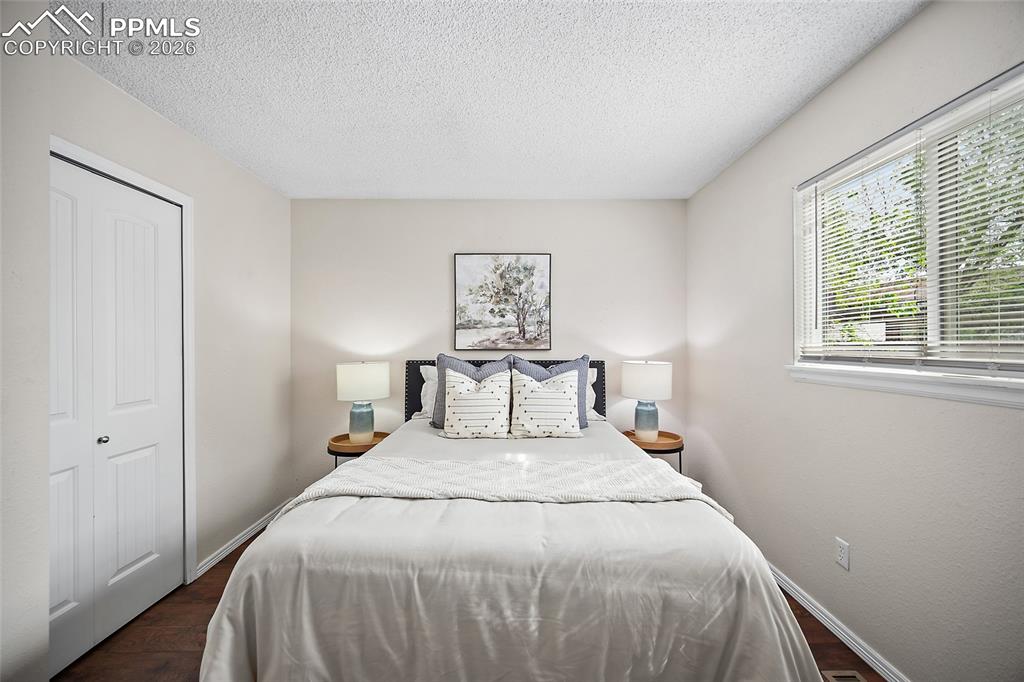 Image 12 of 35: Bedroom