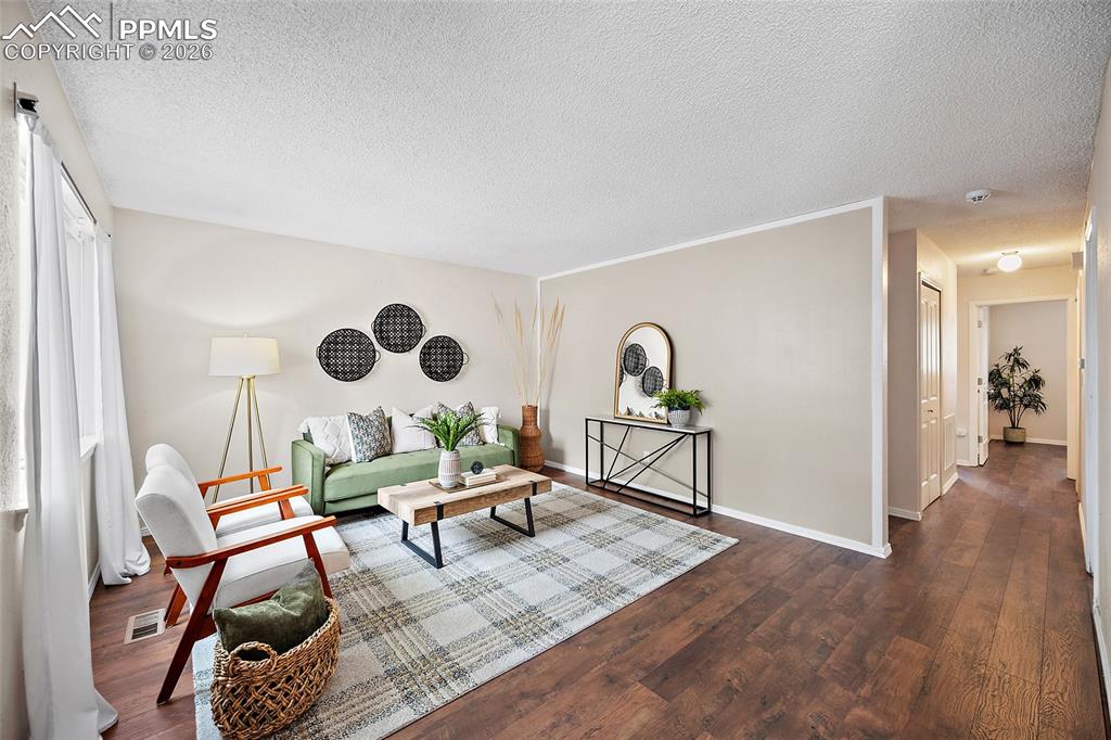 Image 5 of 35: Living Room