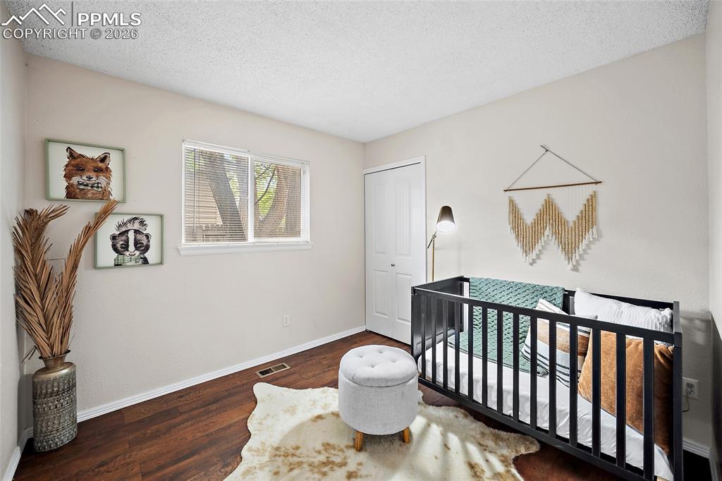 Image 8 of 35: Bedroom