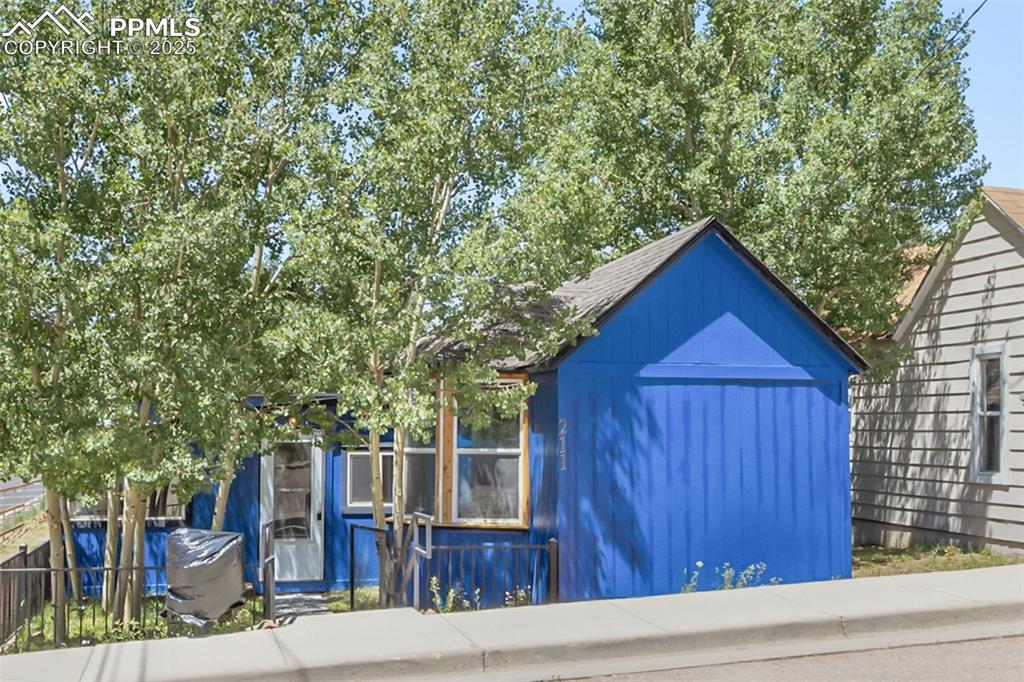 Caption: A great little house in a hard to find location, just north of Carr Avenue on Second Street. Paint i