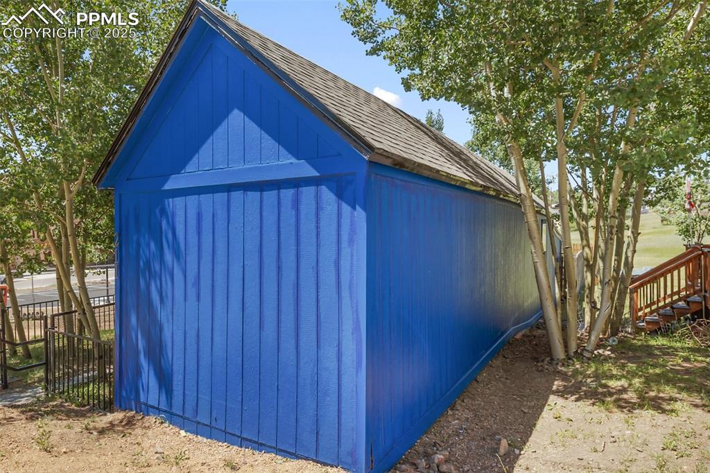 Image 10 of 36: shed in the yard