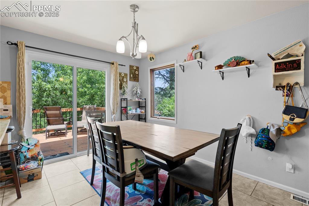 Image 11 of 40: Dining Area