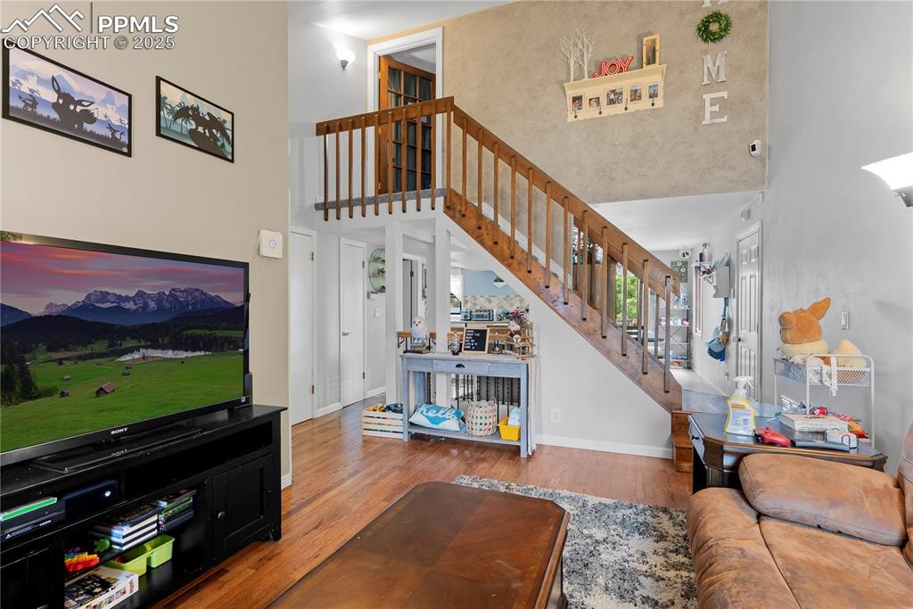 Image 13 of 40: Living Room
