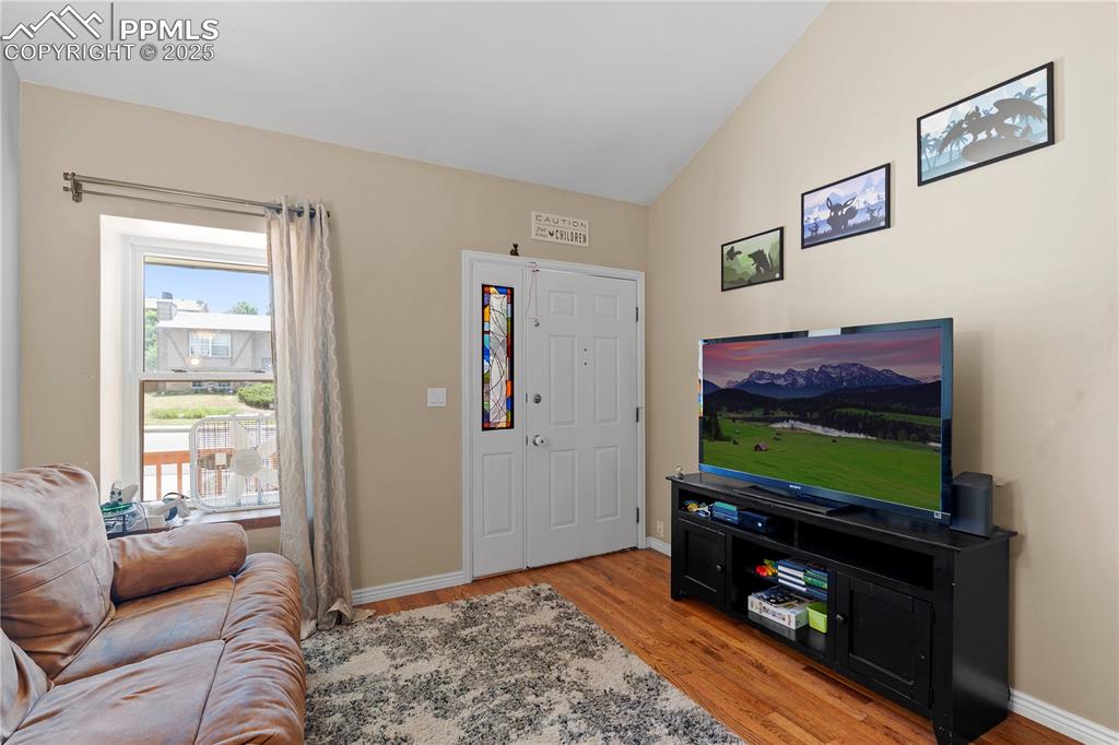 Image 14 of 40: Living Room