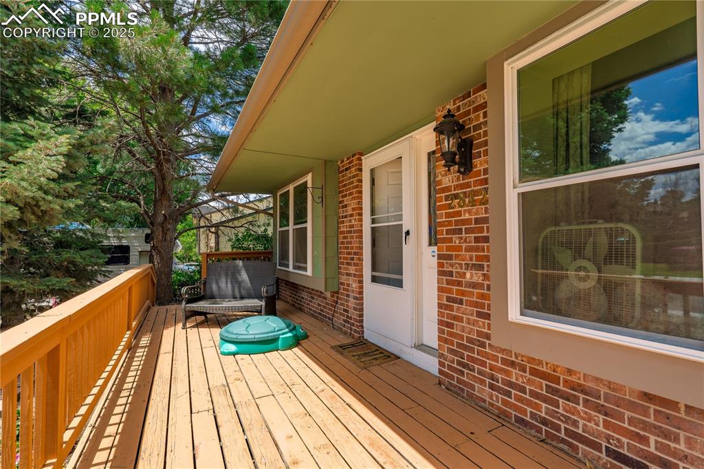 Image 5 of 40: Deck