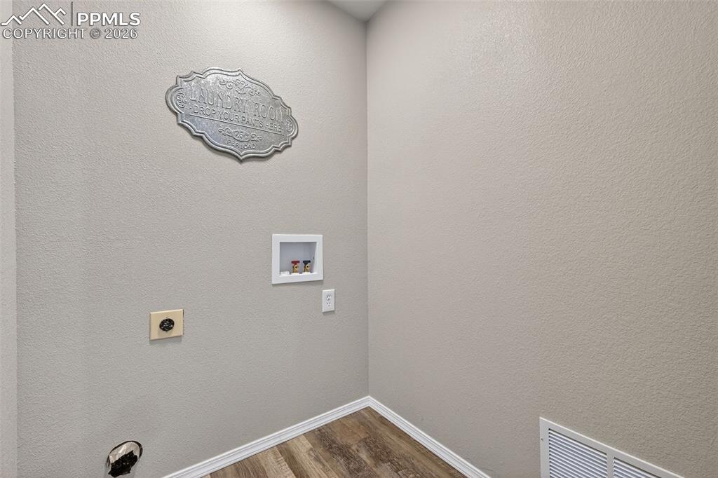 Image 20 of 50: On the main floor. Lots of room.