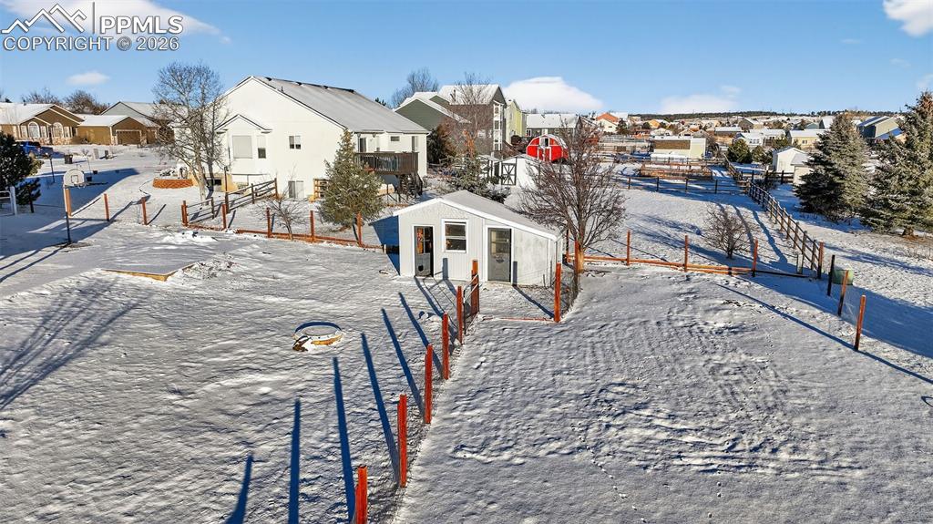 Image 44 of 50: Yard