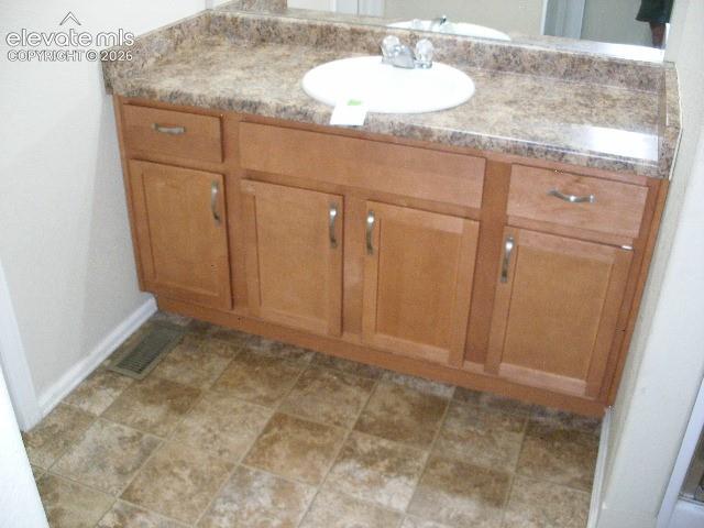 Image 15 of 43: Bathroom