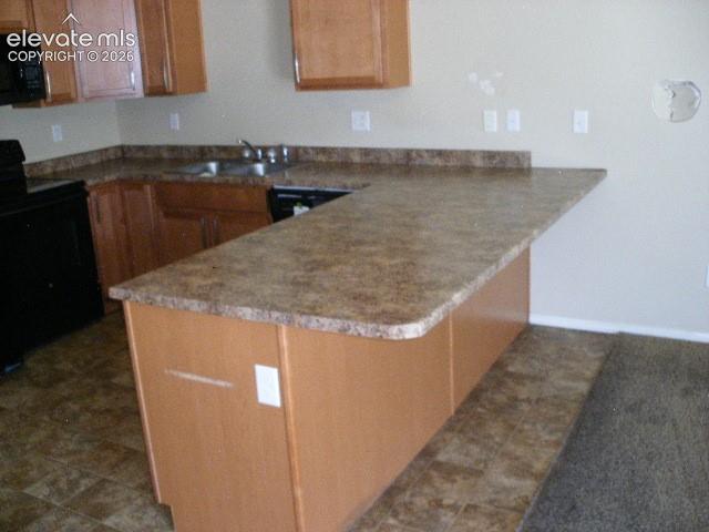 Image 19 of 43: Kitchen