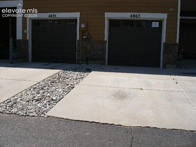 Image 3 of 43: Garage