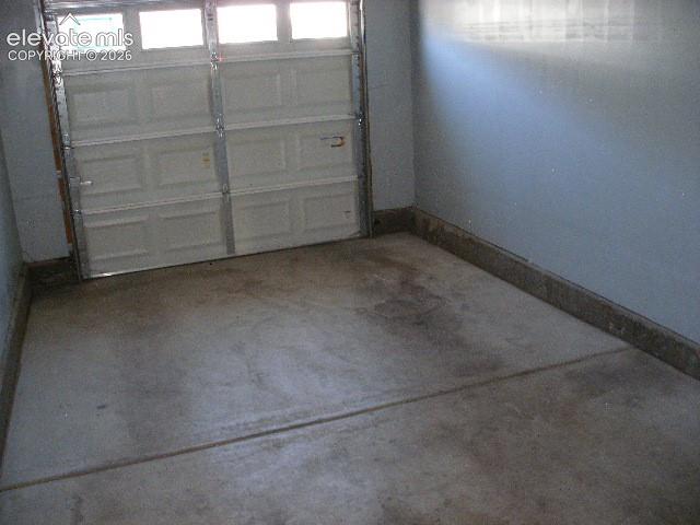 Image 36 of 43: Garage
