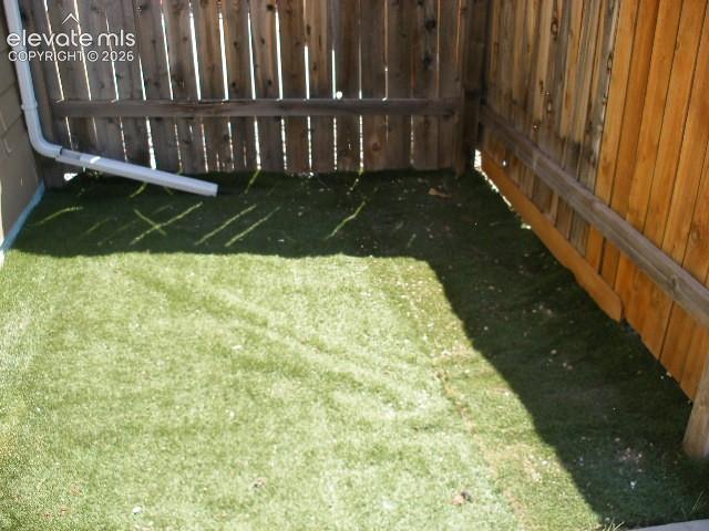 Image 39 of 43: Yard