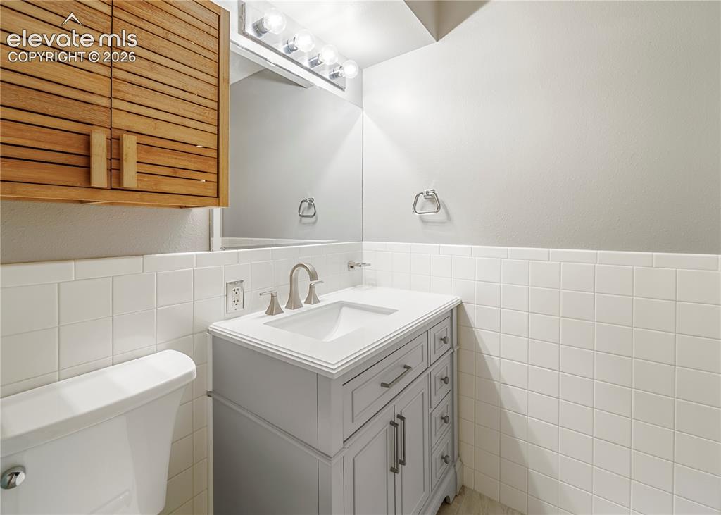 Image 20 of 31: Bathroom