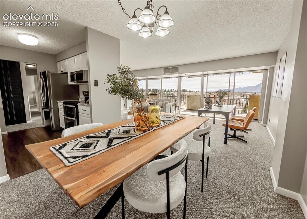 Image 9 of 31: Dining Area